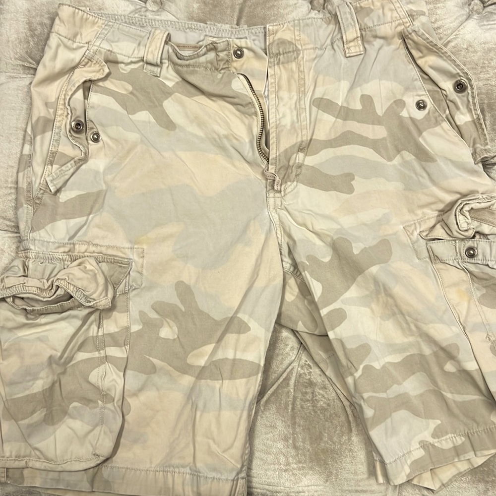 Gap men’s desert camo cargo shorts size 32